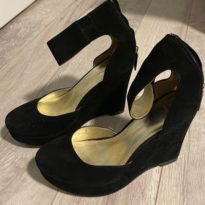 Elaine Turner closed toe black suede wedge